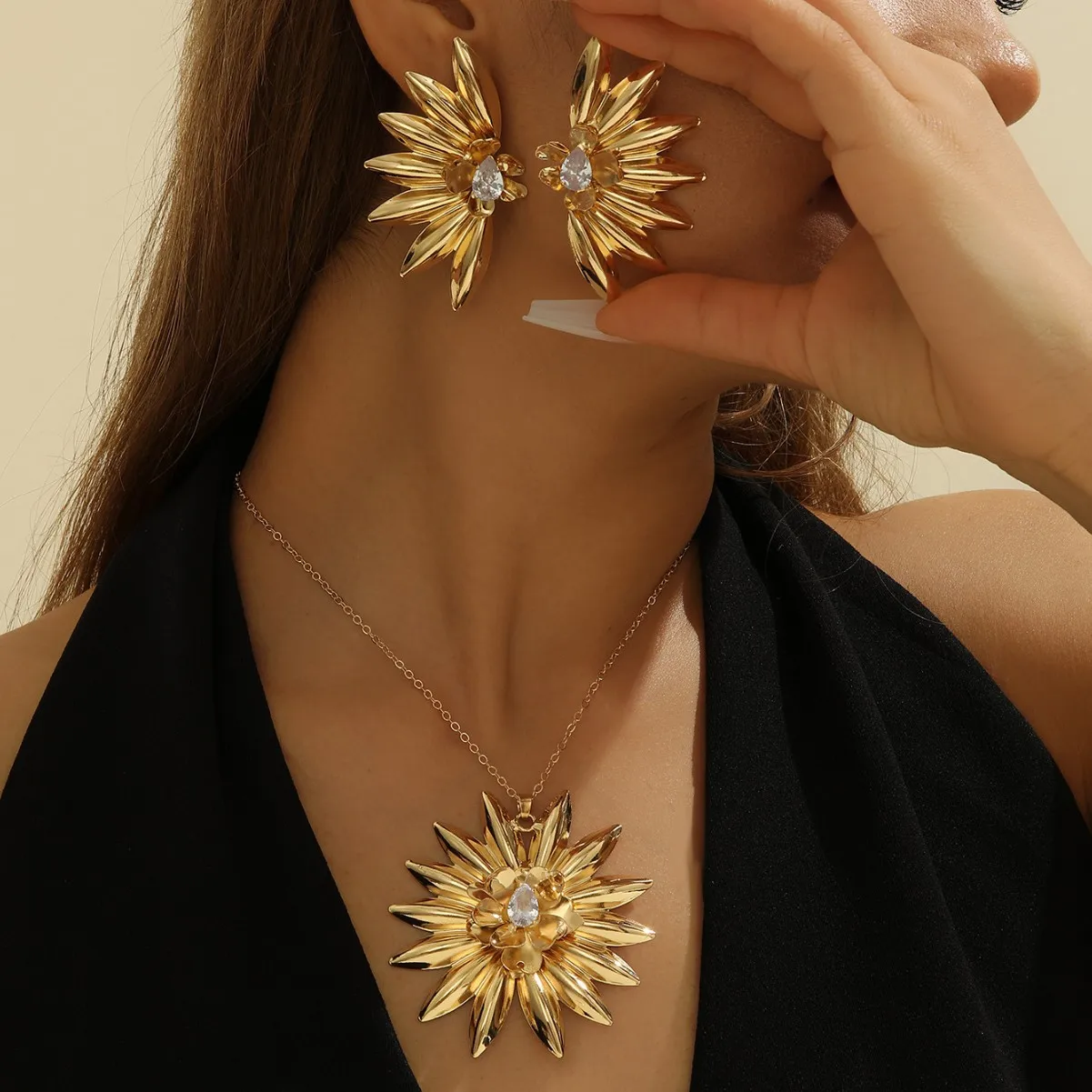 Vintage Sunflower Necklace Premium Design Sense Niche Internet celebrity Sunflower Earrings Necklace Ladies Jewelry Set