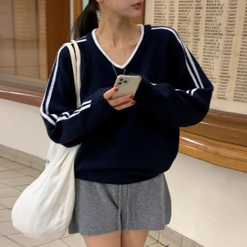 เสื้อสเวตเตอร์ไหมพรมยาวลายทางหลากสีสไตล์วินเทจฤดูใบไม้ร่วงสุดชิค ทรงหลวม คอวี หลากสไตล์ แฟชั่นเกาหลีสำหรับผู้หญิง