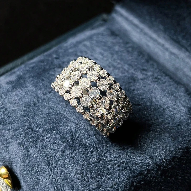 

Кольцо женское из серебра 925 пробы с белым цирконием в пять рядов