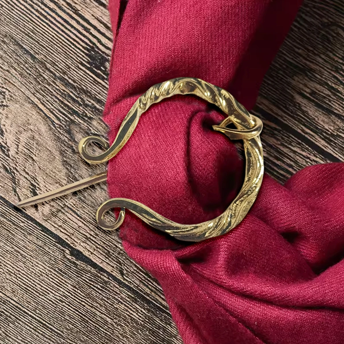 1 PC VINTAGE เสื้อคลุมไวกิ้งเข็มกลัดโจรสลัด Cloak Coat Shawl BUCKLE โลหะ Trench Coat PIN คอสเพลย์อุปกรณ์เสริมของขวัญฮาโลวีน