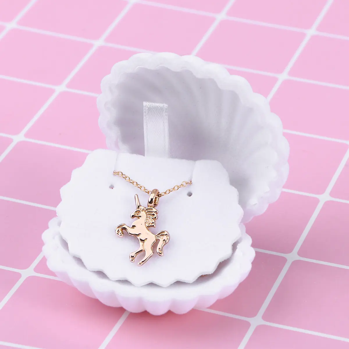 1Piece Shell Style Jewelry Organizer Box for Rings Necklaces Earrings Display Storage Gift Box Wedding Engagement Holiday