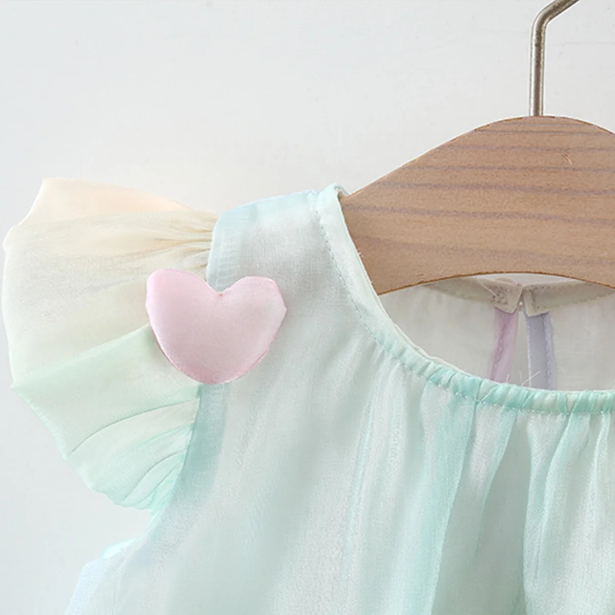 New Summer Dress for Girls, Sweet and Colorful Mesh Love Flying Sleeves Princess Dress Suitable for 0-3 Year Old Babies