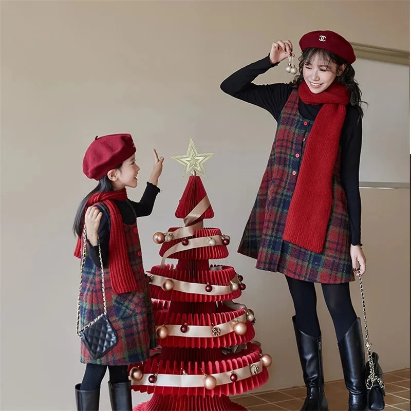 2026 Mom and Daughter Matching Red Dress Plaid Sleevless Dresses for Christmas Winter Mother Girls New Year Robe Women Clothes