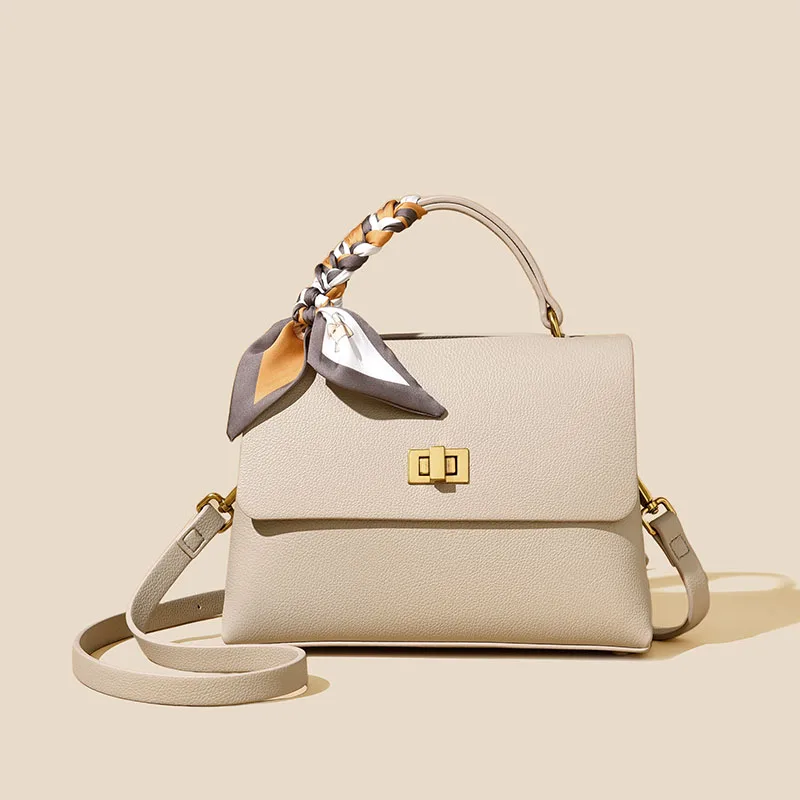 

Шикарная женская сумка-тоут из кожи - просторная и универсальная популярная классика люксового бренда