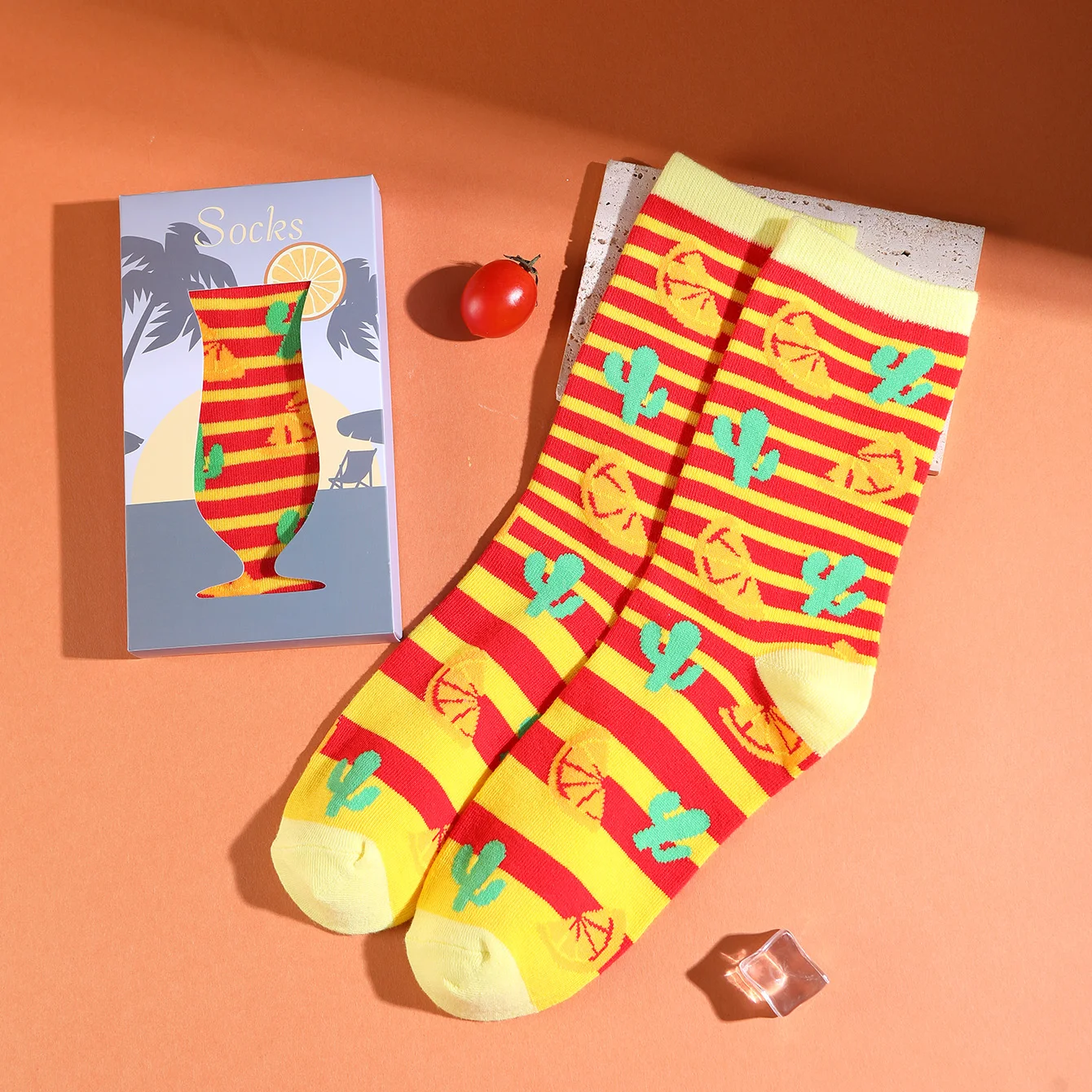 1 Pair of Mid-Calf Men's Socks, Suitable for Both Men and Women, Novel and Fun, Colorful Cocktail Gift Box Socks, European and American Fashion Trend Style, Comfortable and Breathable, Party Casual Novelty Gift, Valentine's Day, Christmas, Santa Claus, Autumn and Winter Styles, All-Season Styles, Cute and Fun Socks