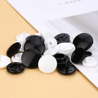 Boutons à pression en plastique noir/blanc T5 2