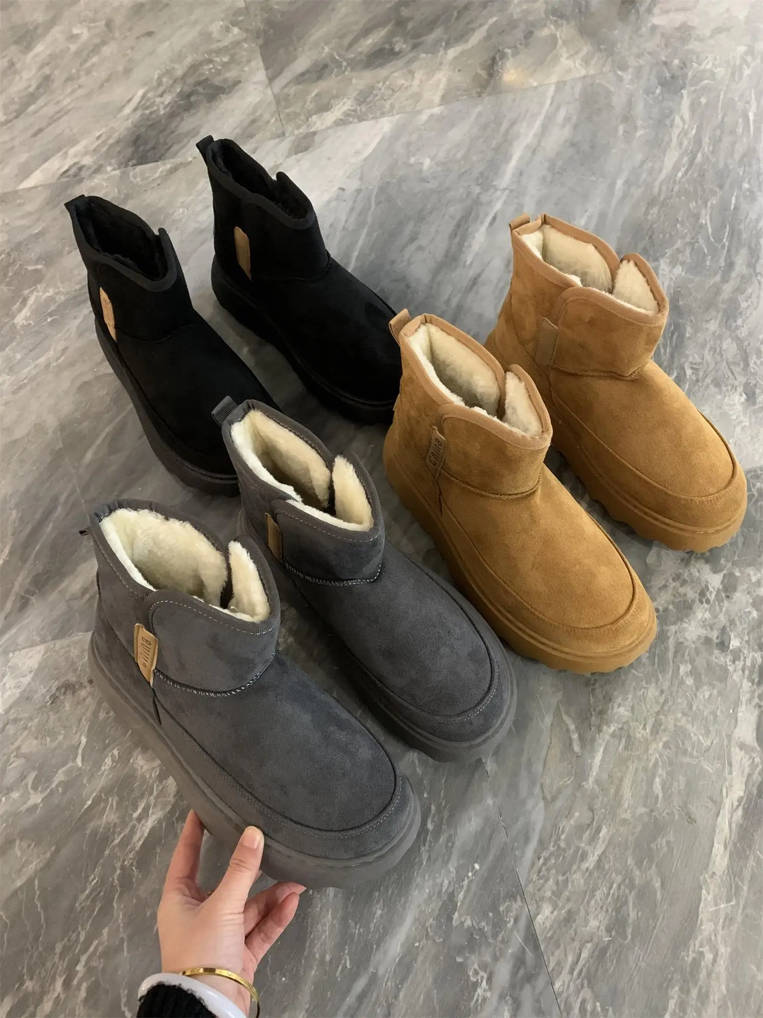 

Thickened High Top Men's Snow Boots Integrated Fleece Lined Cotton Shoes Fashionable Winter Boots Short Tube Closure