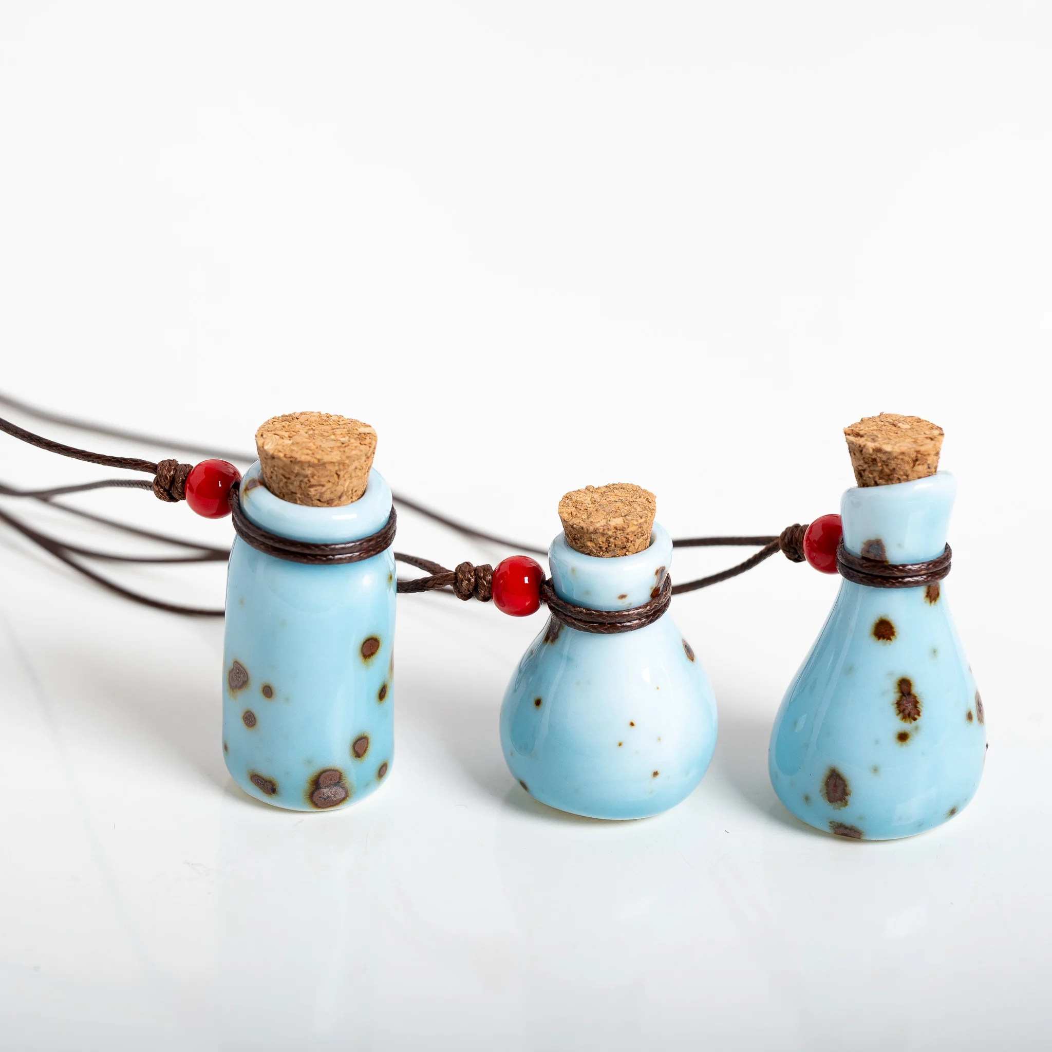 Ceramic Perfume Bottle Necklace Handmade Adjustable Wax Cord Essential Oil Diffuser Pendant Vintage Aromatherapy Jewelry Gift S0