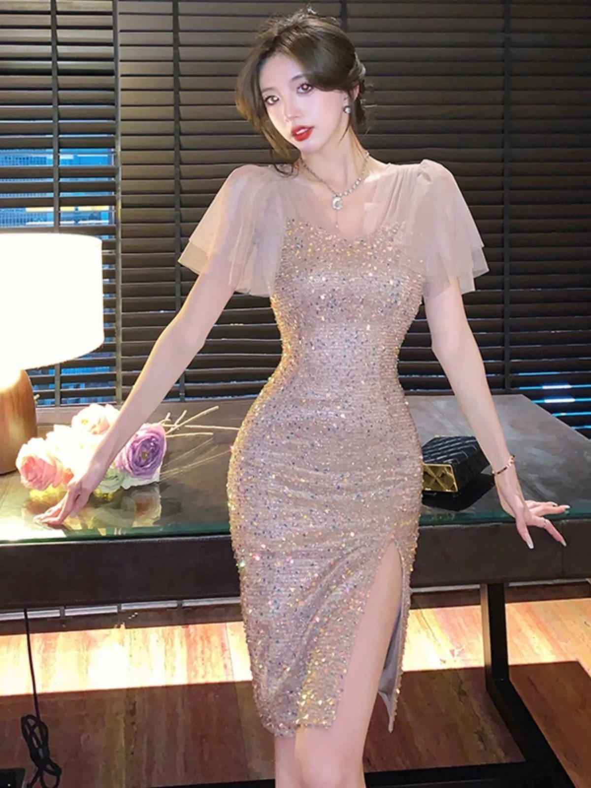 Gege's High-Grade Socialite Sle Lady V-neck Flng Sleeves Shiny Sequin Vacation Formal Dress Mid-Length Dress Tide