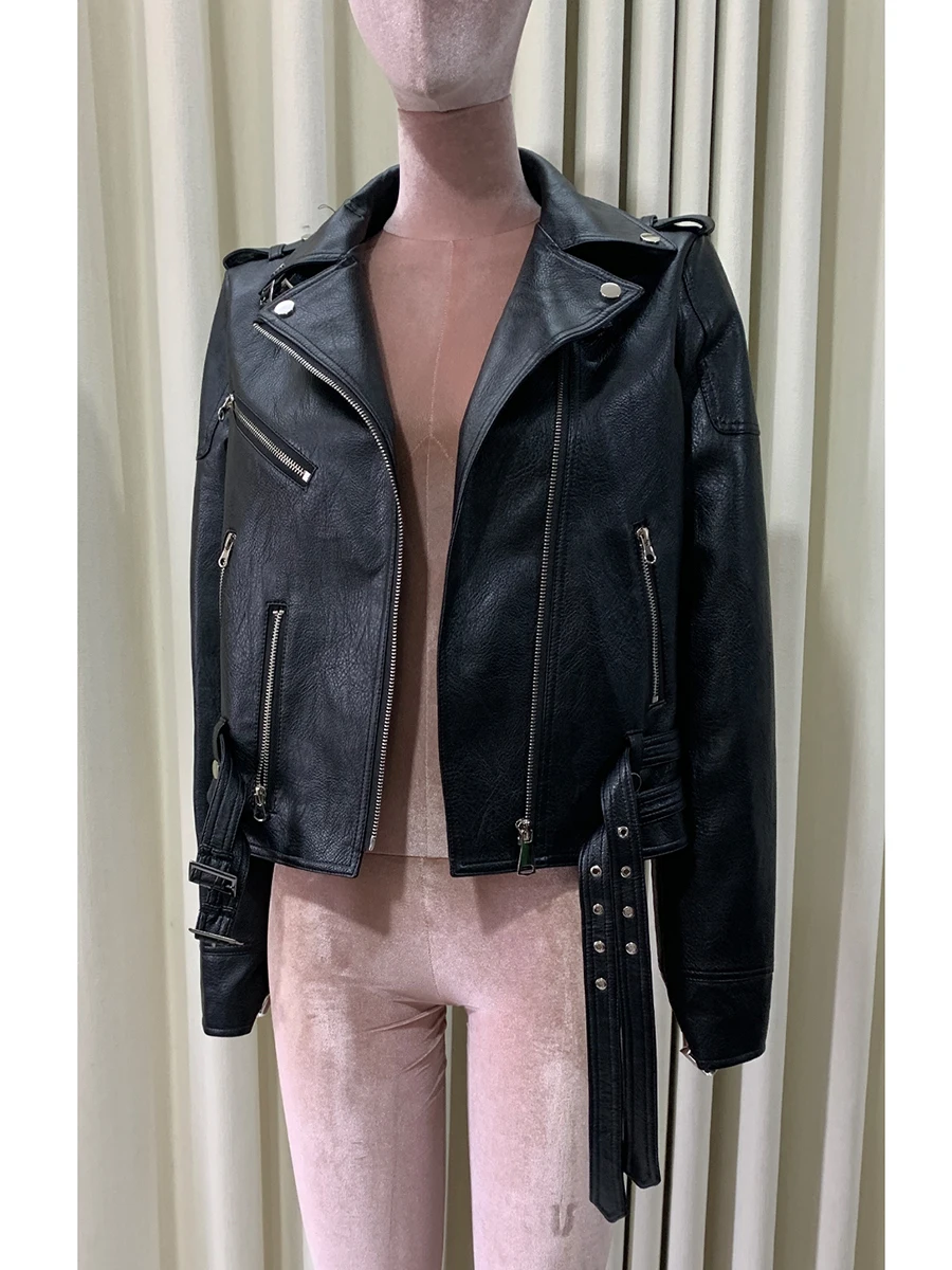 ربيع الخريف كول وسيم قصير يندبروف الصلب الأسود بولي Leather الجلود موتو و السائق سترة الرجال حزام المدرج ملابس الموضة الأوروبية