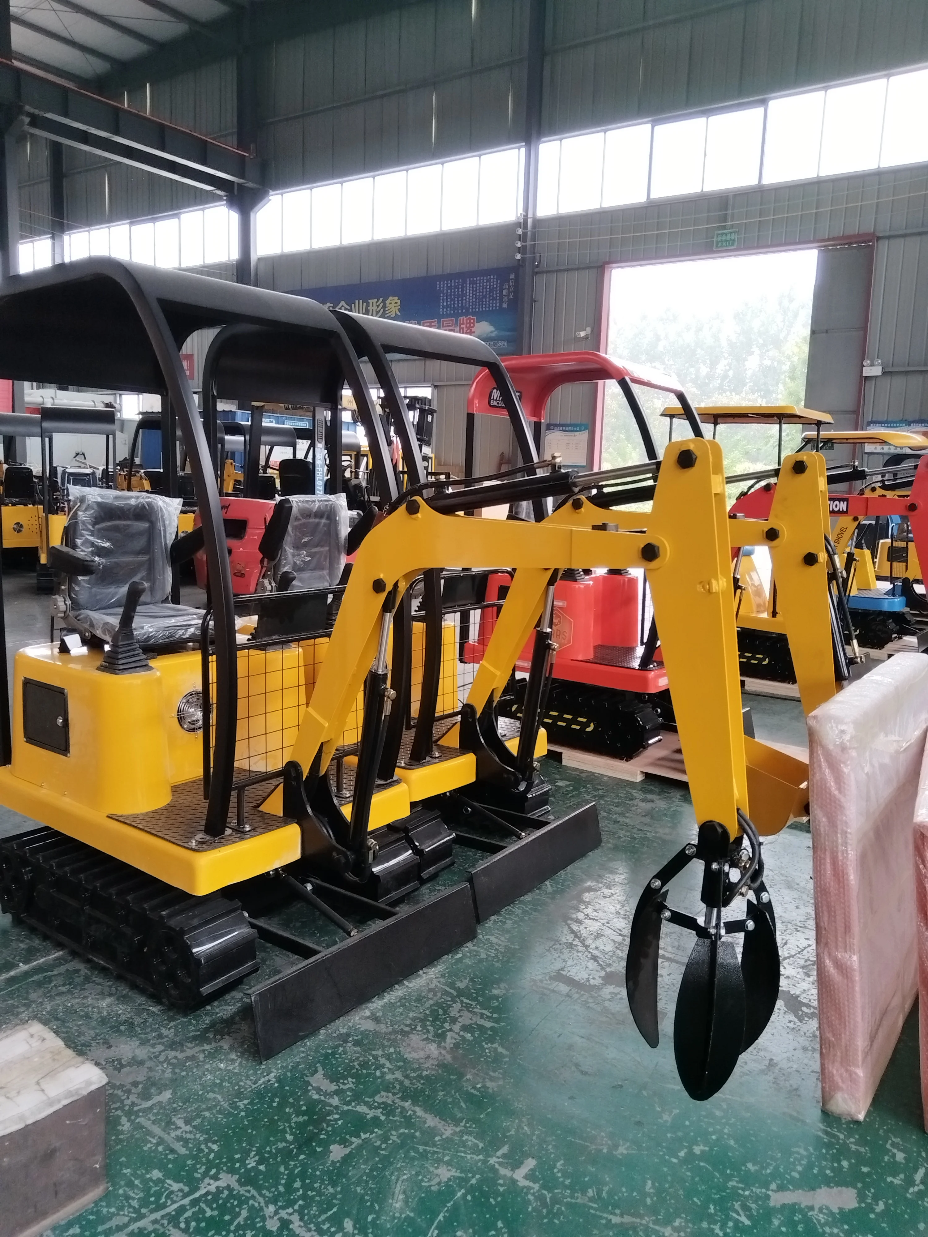 Factory Direct Customizable Animatronic Ball Catching Machine Red & Yellow With Lights & Music Amusement Product