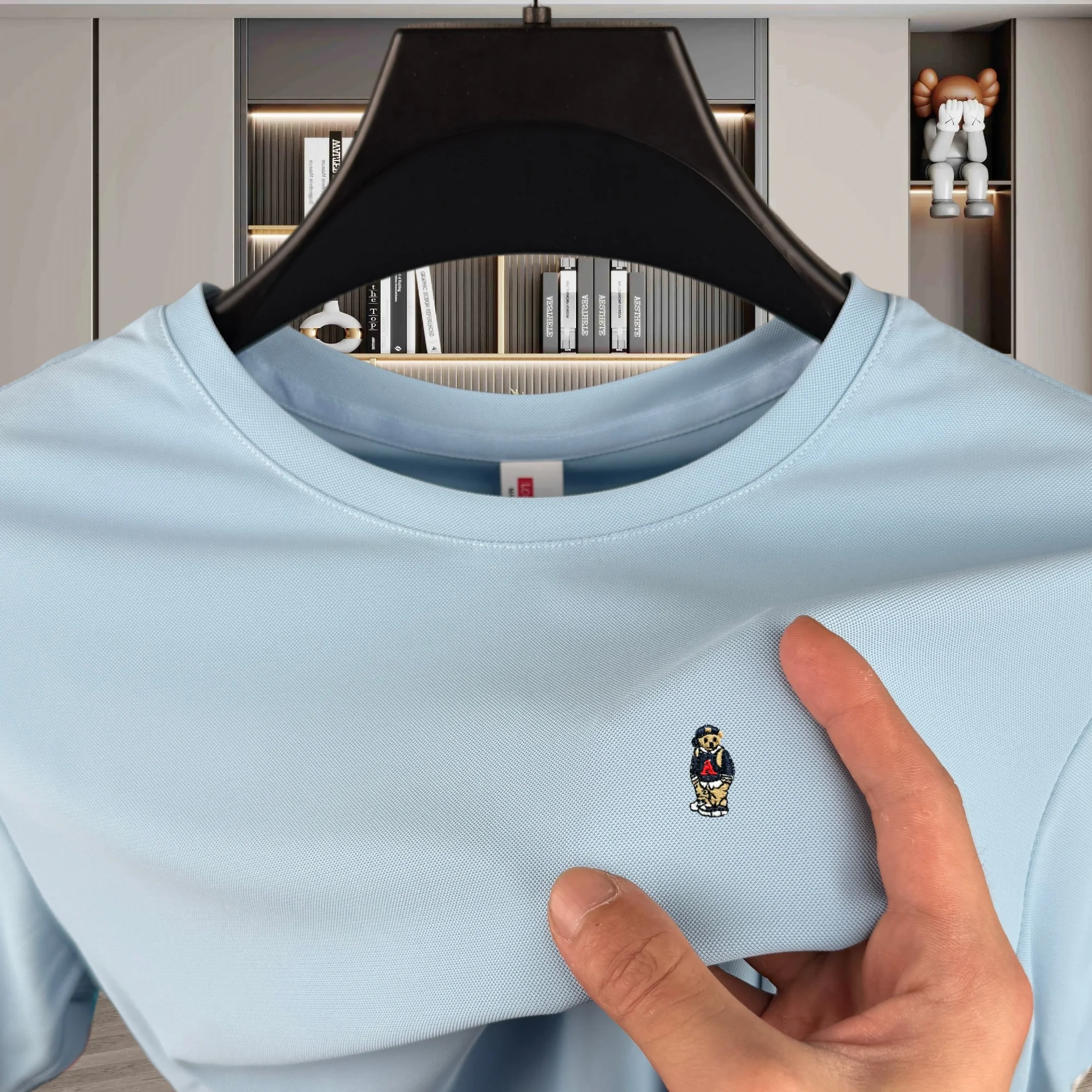 High-End-Eis-Silk Kurzarm Männer Rundhalstop Sommer Mode Bär Stickerei Design Kühle atmende Freizeit Sport T-Shirt