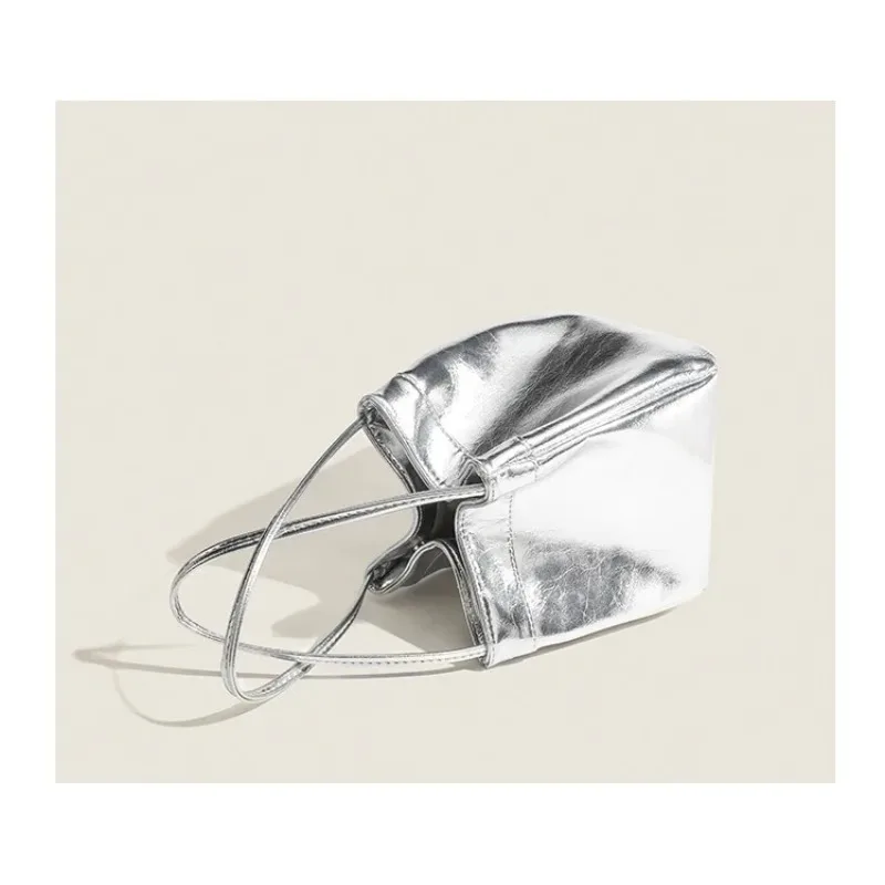 Funkelnde Silberne Mini-Eimertasche Glitzernde PU-Tasche mit Kordelzug Multifunktionale Umhängetasche mit Geldbörse für Damen Alltäglicher Gebrauch – Detail 8