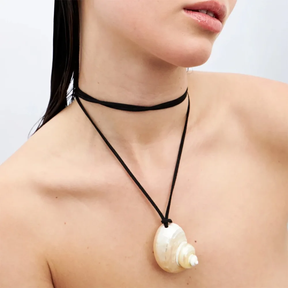 

Vintage Handmade Natural Conch Shell Pendant Necklace For Women Adjustable Black Rope Chain Choker Jewelry Holiday Accessories