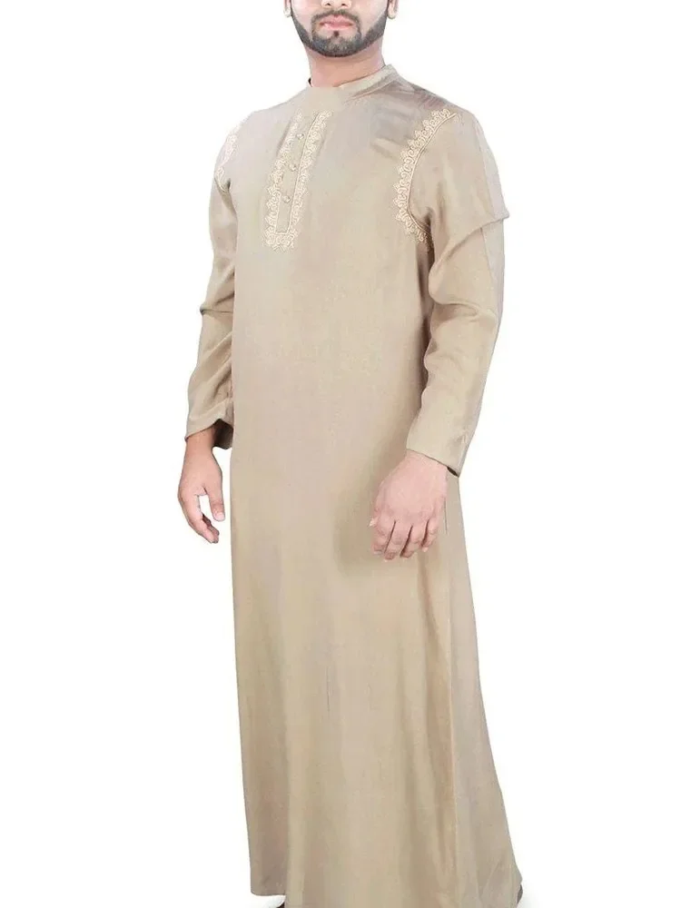 Moda Estate Autunno Abito musulmano da uomo nuovo Tinta unita ricamato Medio Oriente Musulmano a maniche lunghe Abiti per il commercio estero