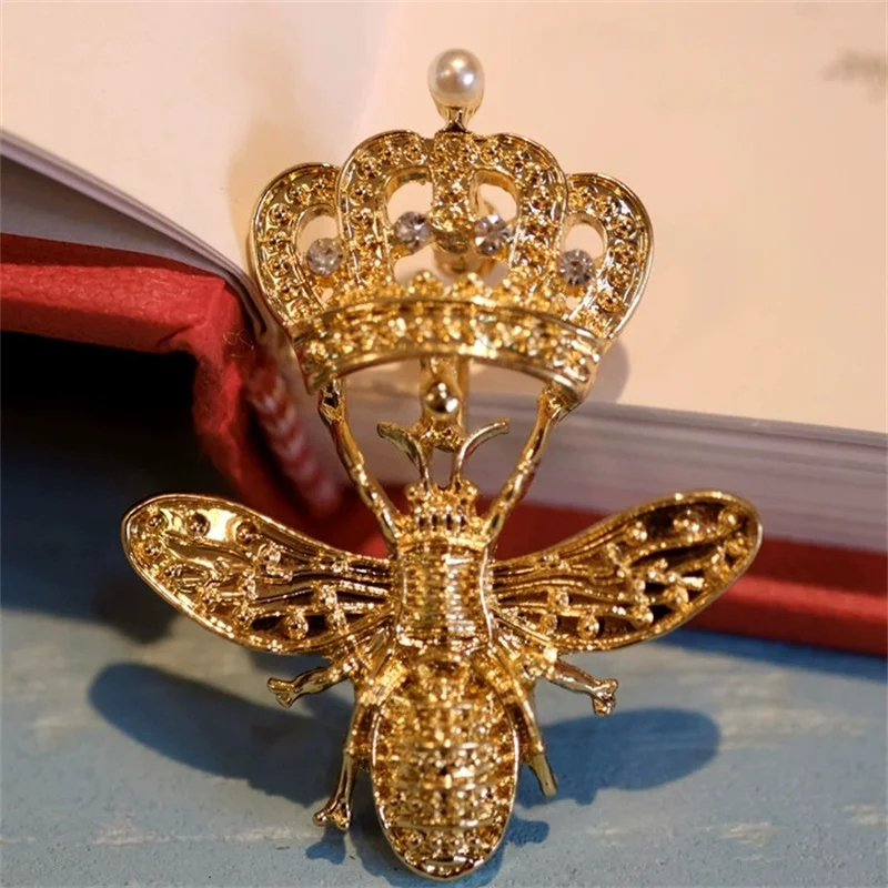 Luxury Gold Crown Bumblebee Brooch for Women Elegant Fashion Accessory Unique Design Sweater Pin