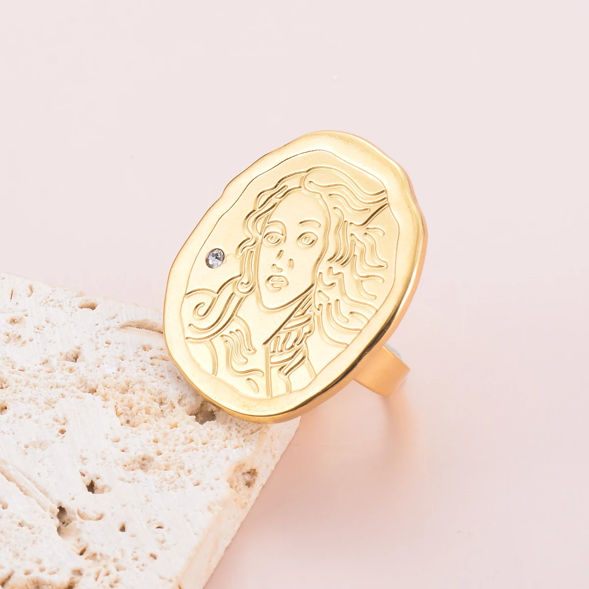 

French Retro Style Gold Color Round Disc Engrave Portrait Ring For Women Stainless Steel Waterproof Female Jewelry Gift