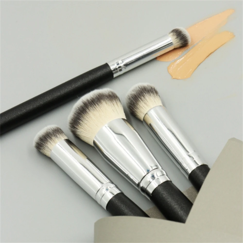 Zachte flexibele schuine hellingborstelkop voor Edge Surface Starlight Paint Application Frosted Concealer Makeup Tool zonder sporen