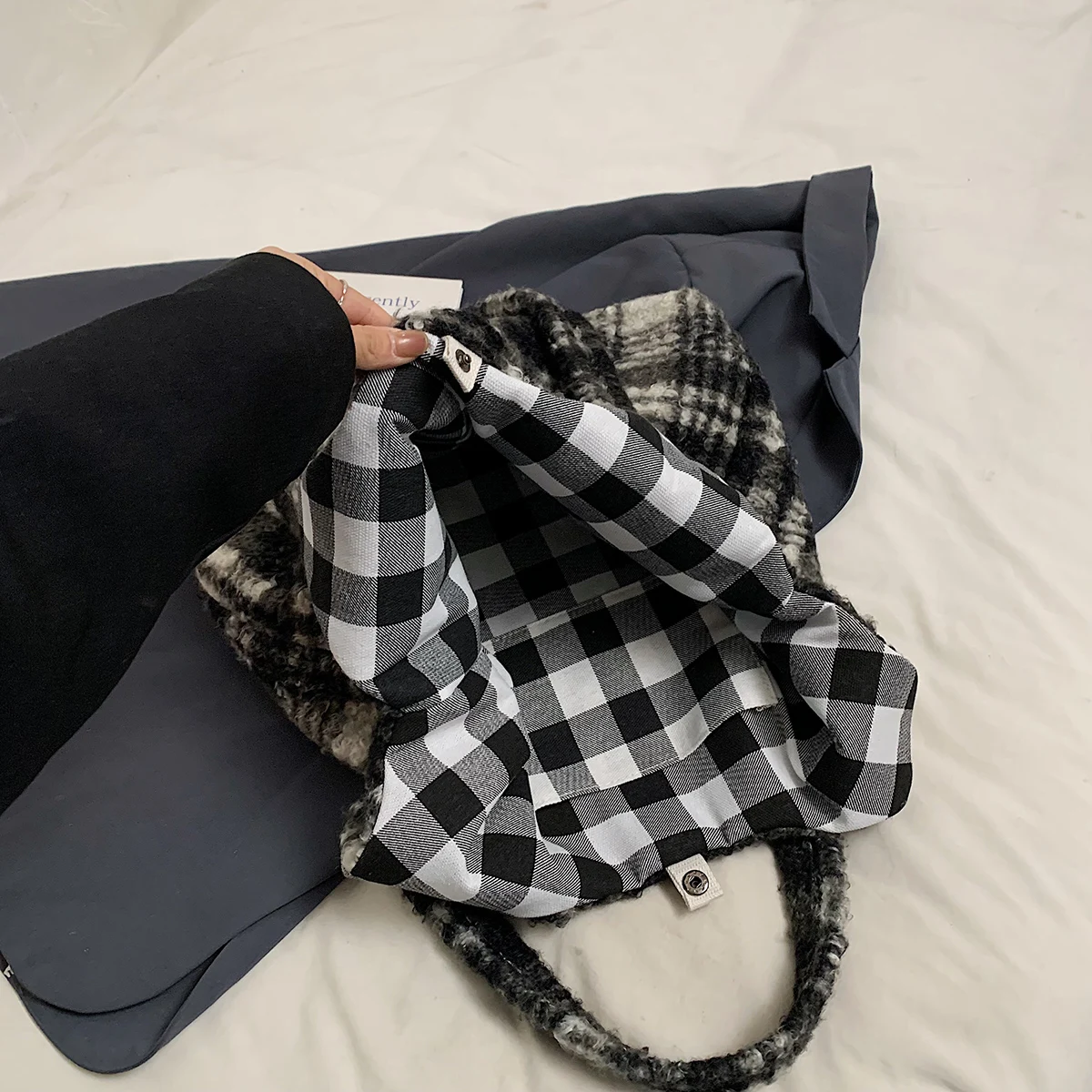 Simple Casual Outdoor Commuting Storage Bags New Fashion Trendy Versatile Women\'s Plaid Single Shoulder Tote Bags