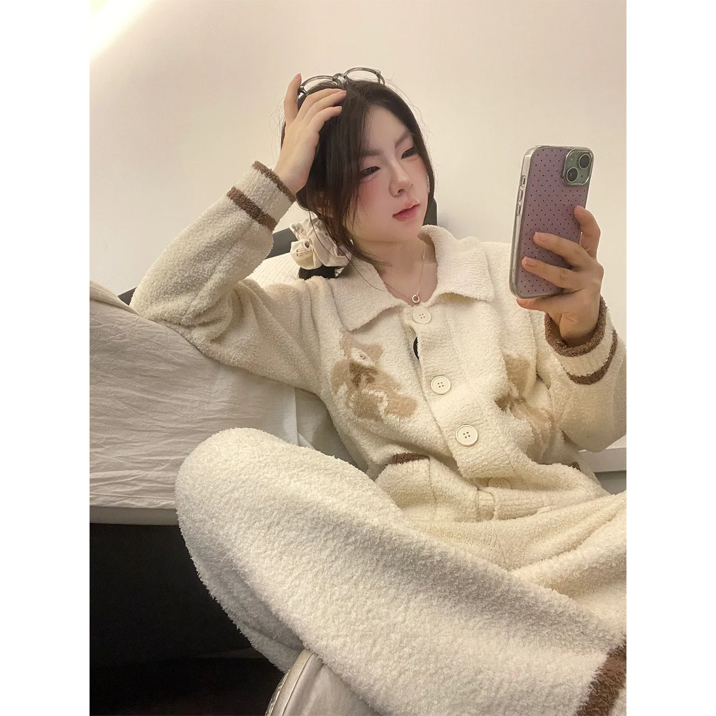 مجموعة نصف صوف محبوكة مطبوعة على شكل دب كرتوني قطيفة ولطيفة للنساء للخريف والشتاء طقم ملابس منزلية سميكة ودافئة بيجامات