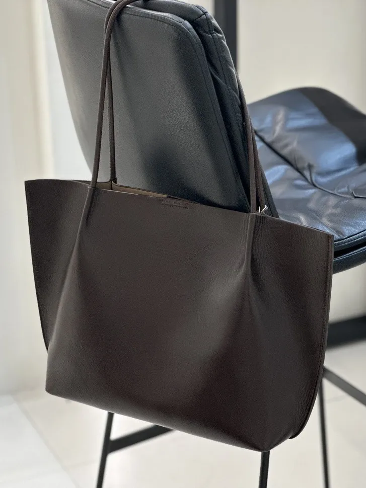 الحقيبة اليومية النهائية. سخية ومتعددة الاستخدامات ومصنوعة من الجلد الناعم والمتين. #5