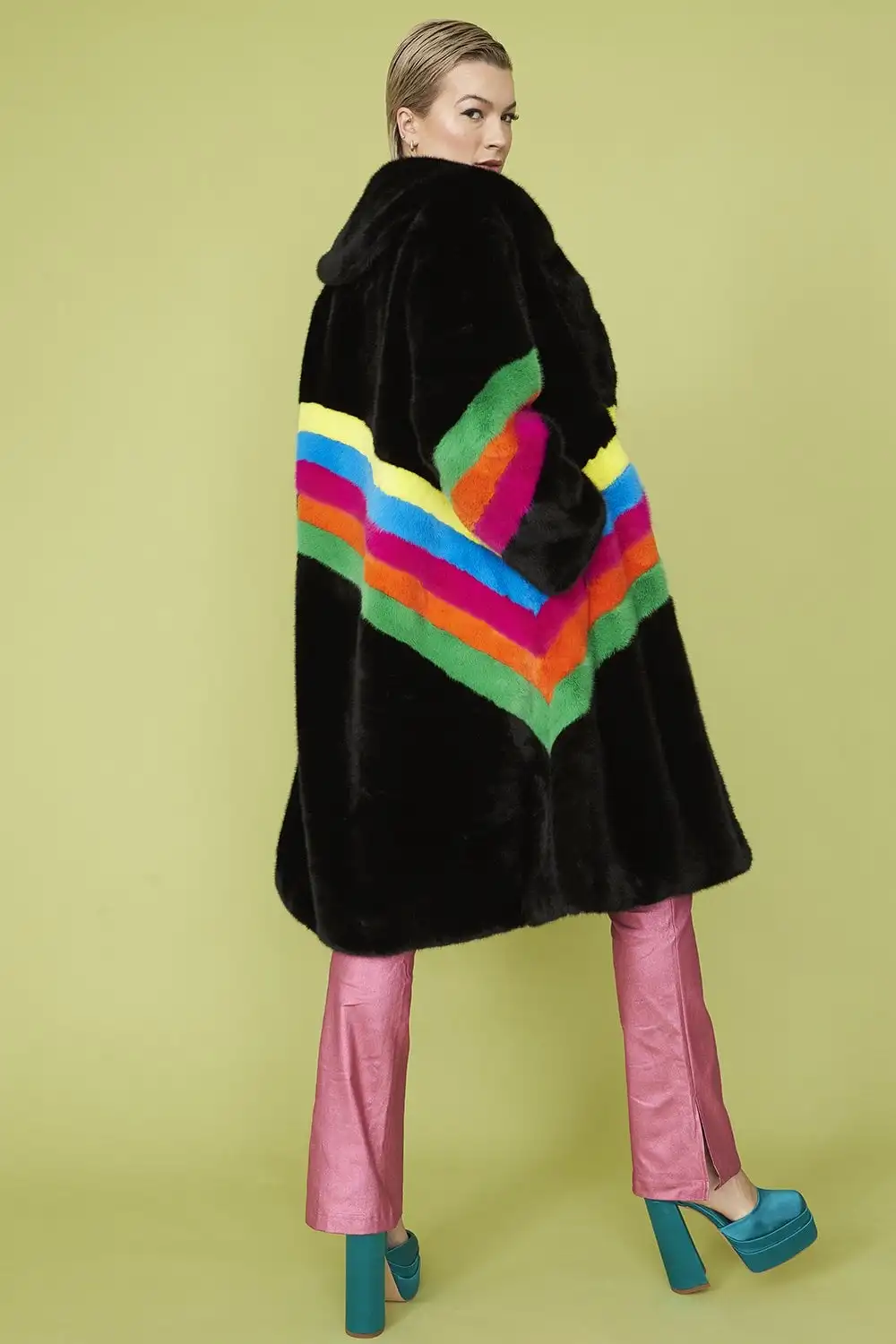 Cappotto di pelliccia di visone finto delle nuove donne giacca lunga Patchwork arcobaleno morbido e confortevole cappotto di pelliccia sintetica