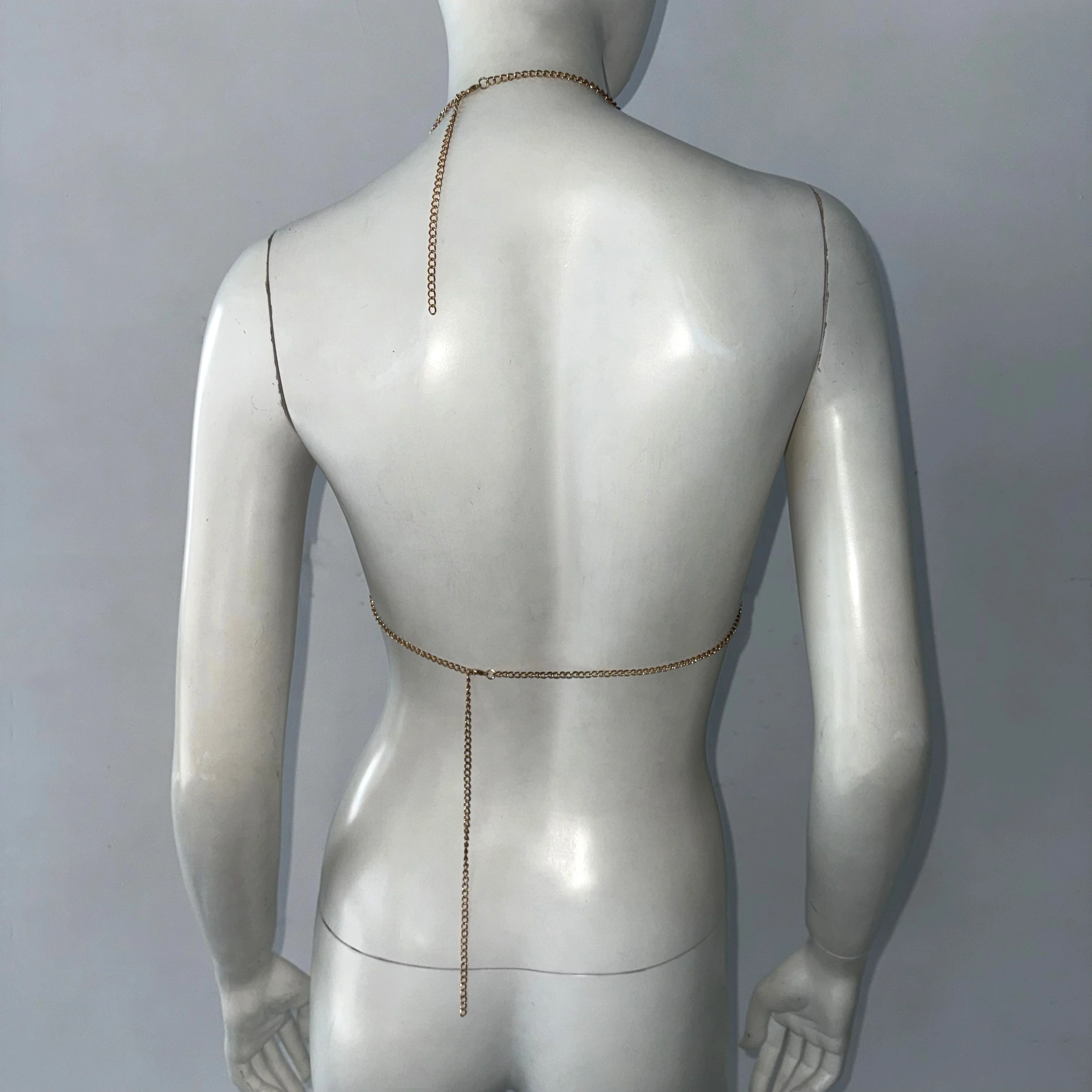 Camisole brillante en diamant pour femmes, Sexy, chaîne en métal, col licou, dos nu, débardeur Rave Festival, fête, haut court, nouvelle collection 2025