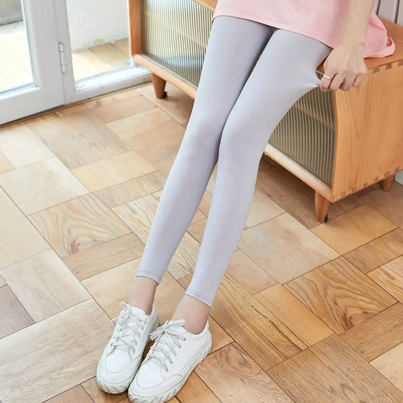 เลกกิ้งผู้หญิงพิมพ์ลาย ผ้าซับในให้ความอบอุ่น ยืดหยุ่น ลายมัดย้อม ทรงขาบาน ผ้าถักสีขาวบาง ลายทาง กระชับรูปร่าง ชุดออกกำลังกาย