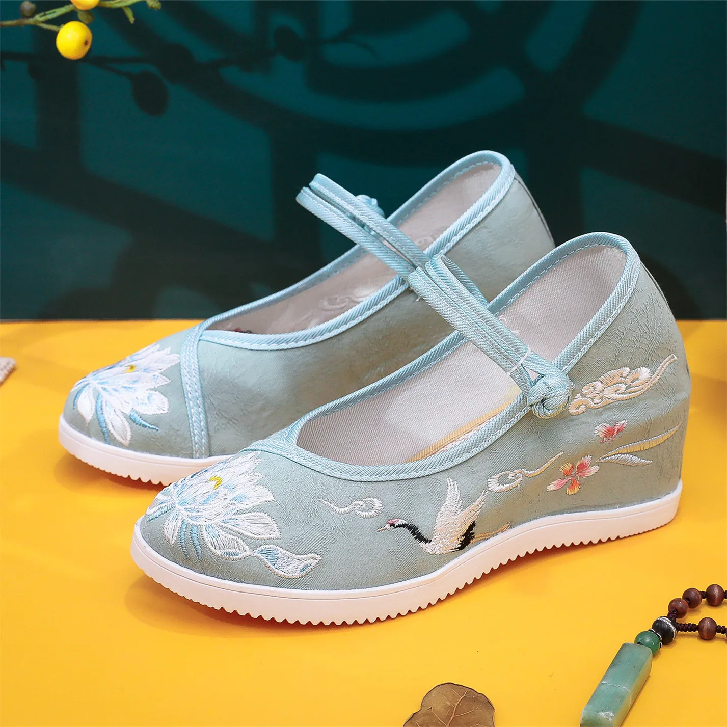 Sapatos estilo chinês para mulheres, Xianhe Style Ishoes Aumento interno da altura, sapatos de pano emparelhados, salto alto hanfu, sapatos de plataforma fivela