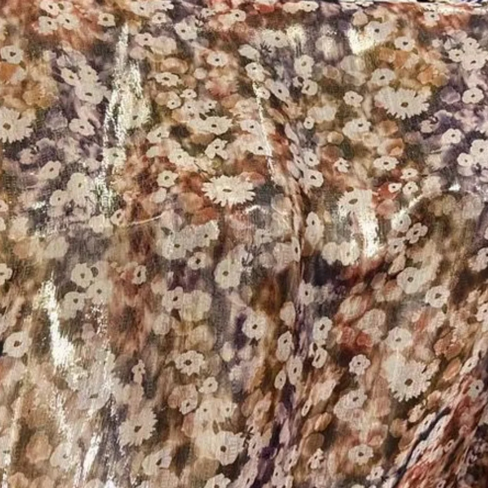 

Новейший блестящий популярный люрексовый цветочный дизайн, высокое качество, хорошая цена, удобная шелковая металлическая ткань для женщин, шаль для одежды