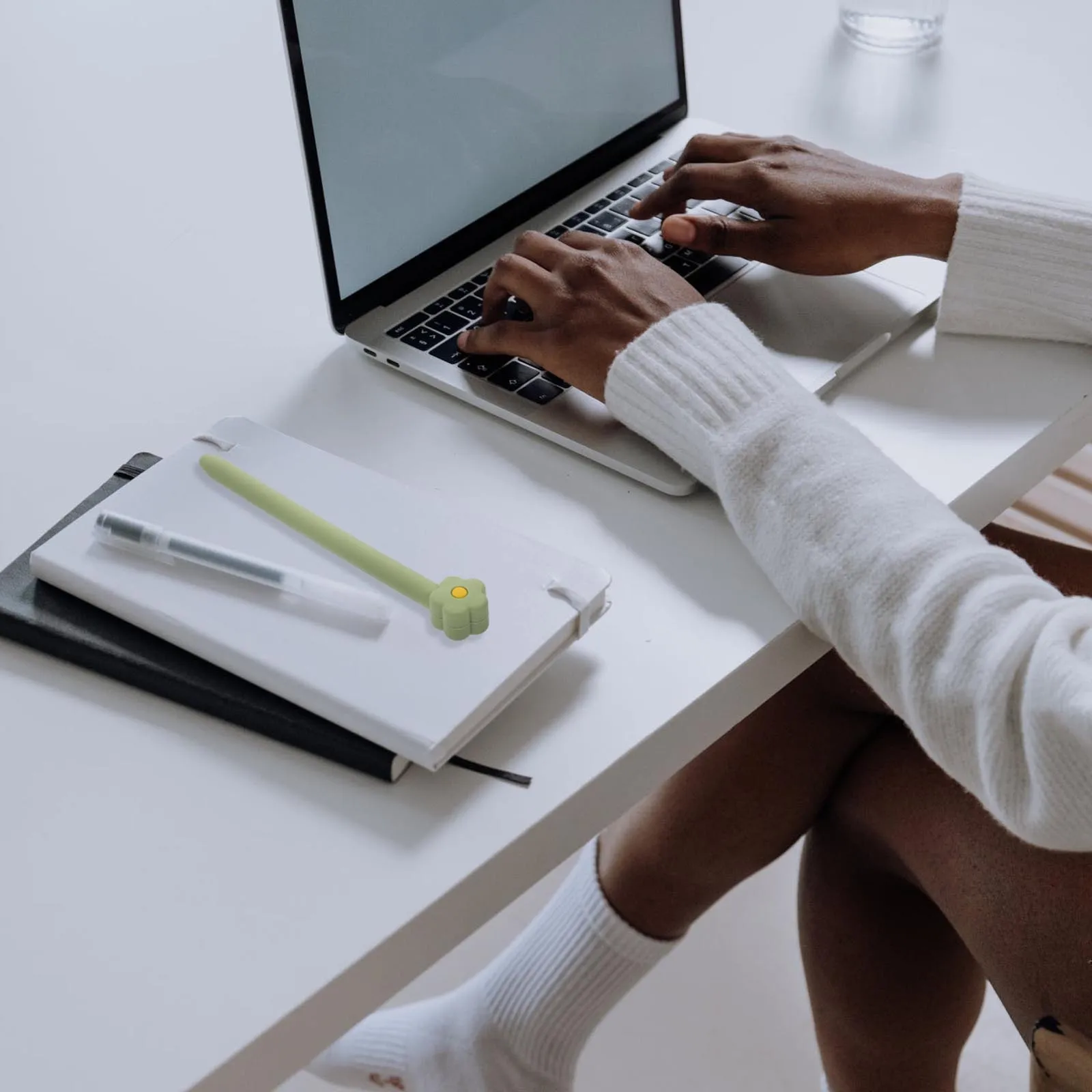 

1Pcs Pencil Protective Silicone Cover Flower Design Cartoon Style Anti-Fall Anti-Slip Stylus Pen Case Sleeve