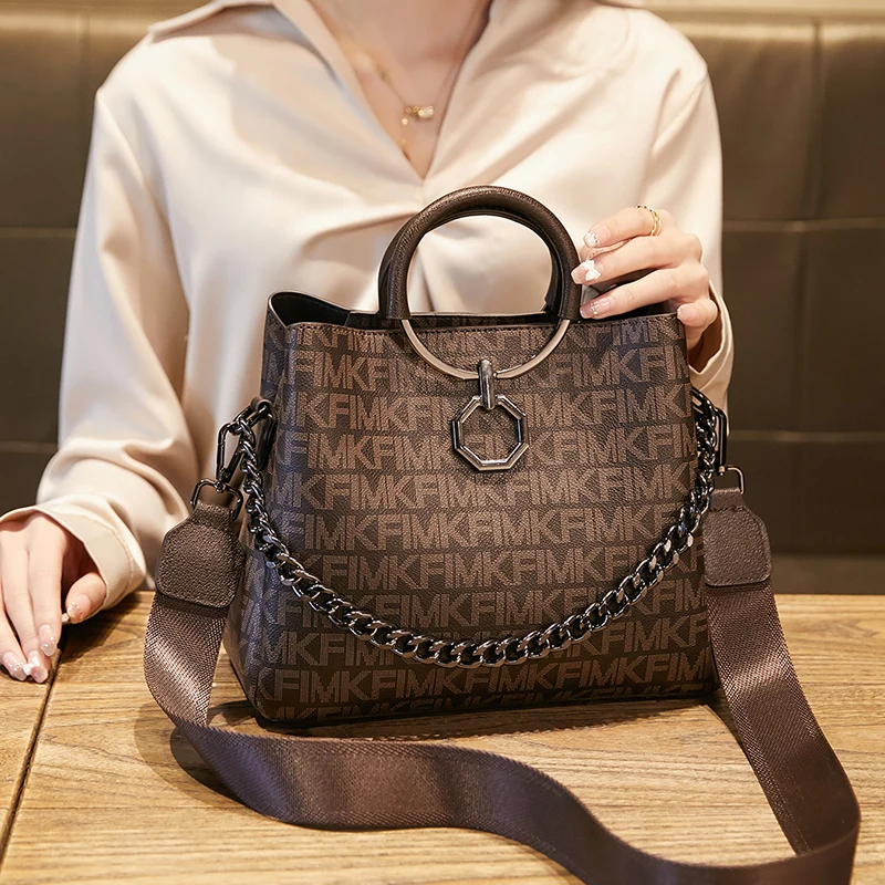 大容量レザーバケットバッグ女性のハンドバッグファッショナブルなシングルショルダークロスボディバッグ香港ブランド新2026モデル