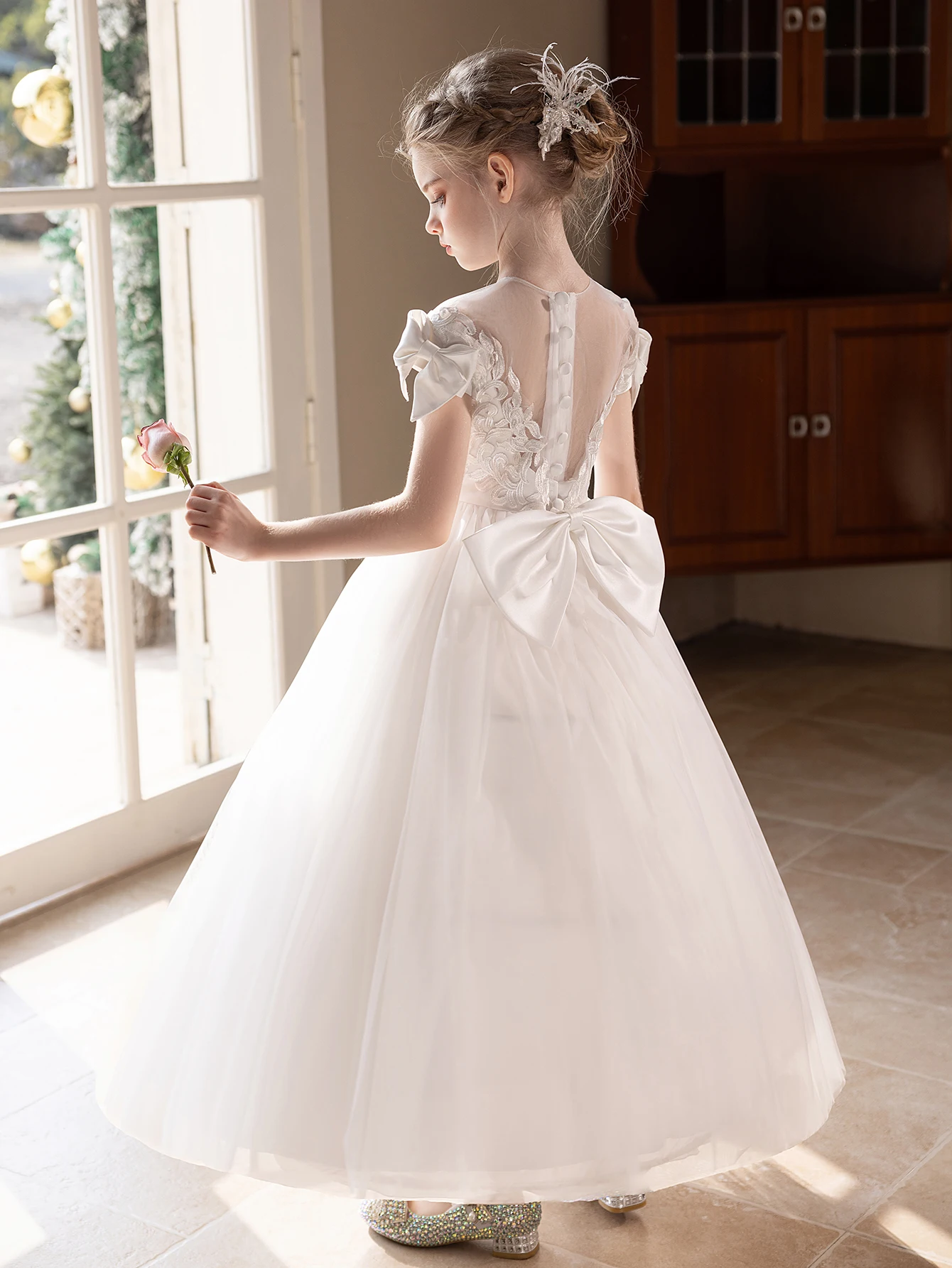 

Formal Party Dresses for Girls Young girl White Bridal Gown with Puffed Gauze Skirt Large Bow Design Bridesmaid Dress