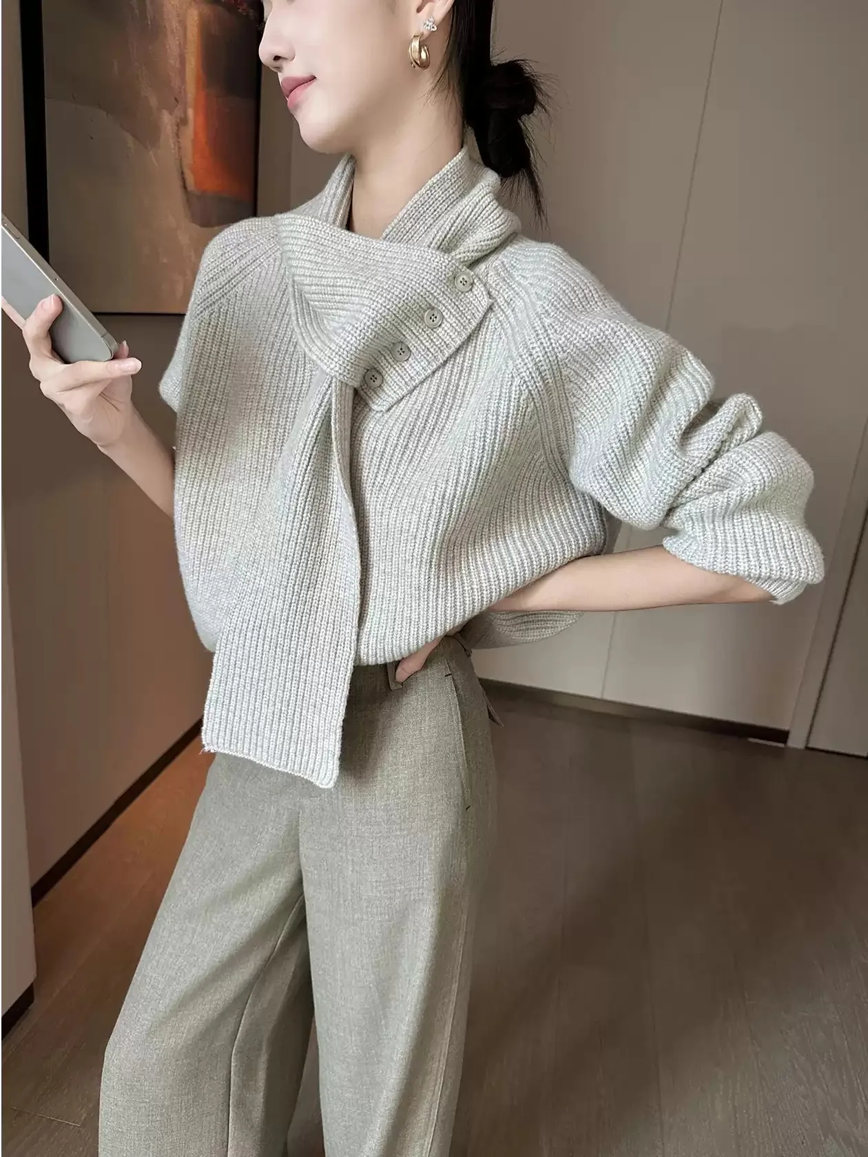 Beige scarf long-sleeved sweater women's winter new loose soft waxy thickened Joker sweater