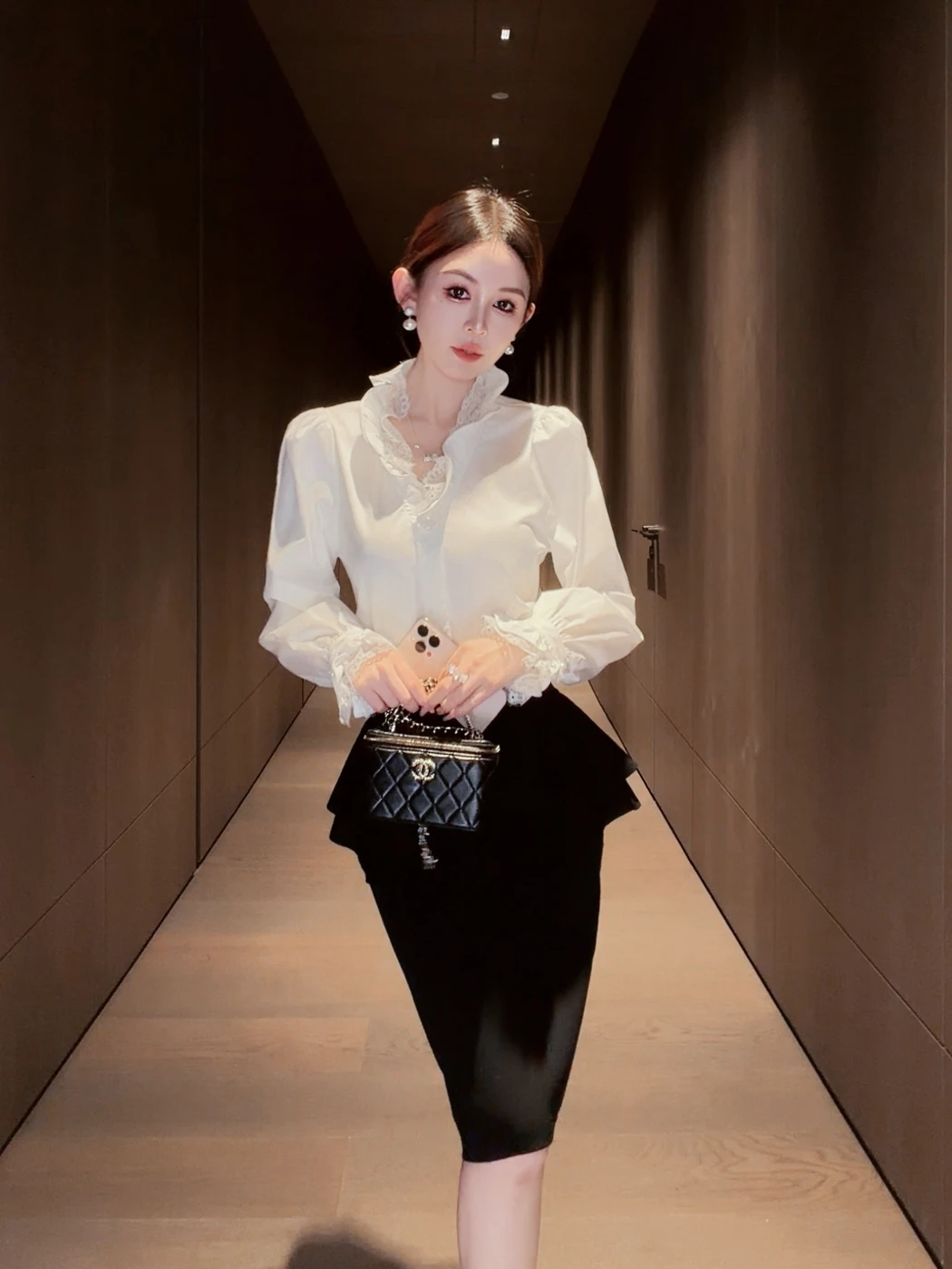 

Ele Sle Cotton Blend Patchwork Lace Trim Bubble Sve Blouse by Yuxiao Xiao Spring 2026 Women's Faion irt