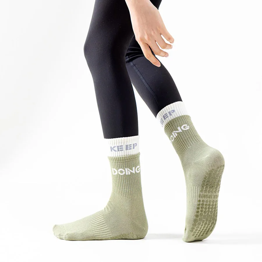 

4pairs Yoga Socks for Women Pilates Socks with Grips Cute Anti Slip Floor Socks Breathable Double Stripe Middle Tube Sport Socks