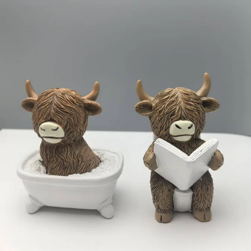 Scottish Highland Cow Resin Figurines Funny Bathing & Reading Cow Statue Desk Decor for Home Bathroom
