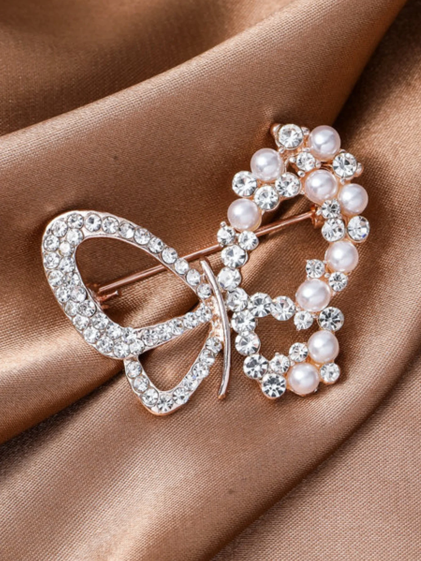 1PC women\'s fashion temperament, multiple types of geometric imitation pearl brooch accessories, party holiday gifts