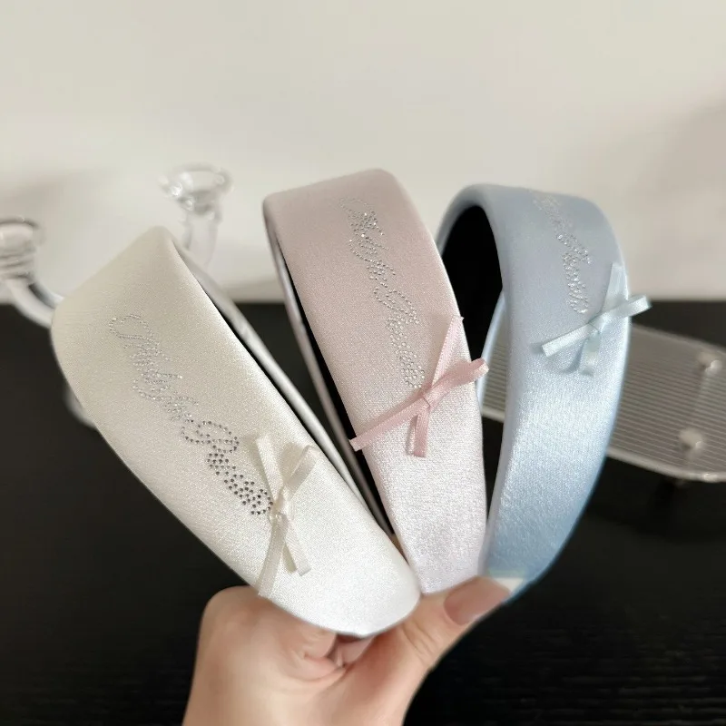 

Korean Pearlescent Color Girly Satin Bow Wide Headband Sweet Rhinestone Letter Hair Hoop Elegant Hair Accessories for Women