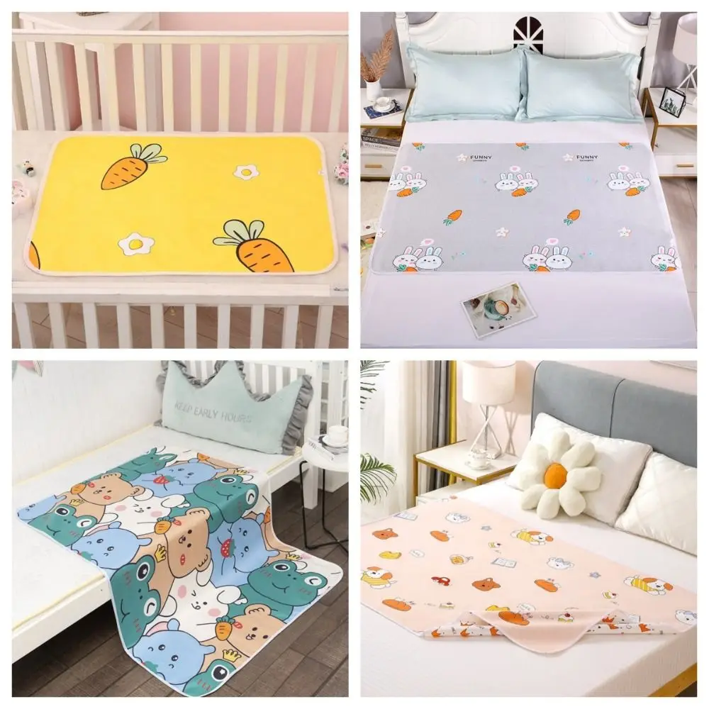 新しい50×70cmベビーおむつ替えマット 防水布製ベッド用おむつ替えパッド 通気性のある可愛い漫画柄 生理用パッド ベビー用