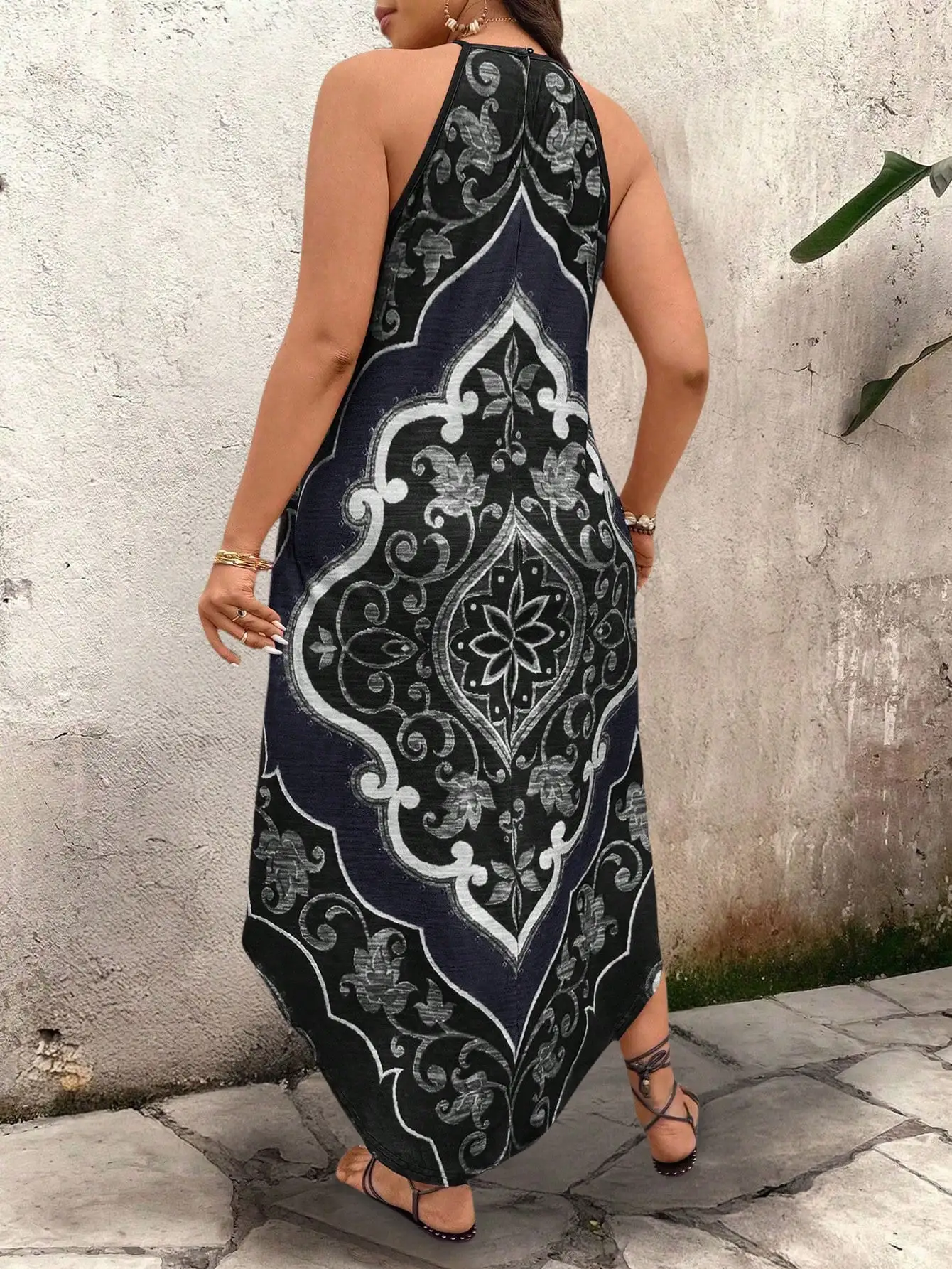 

Богемное макси-платье с цветочным принтом и воротником-халтер для женщин