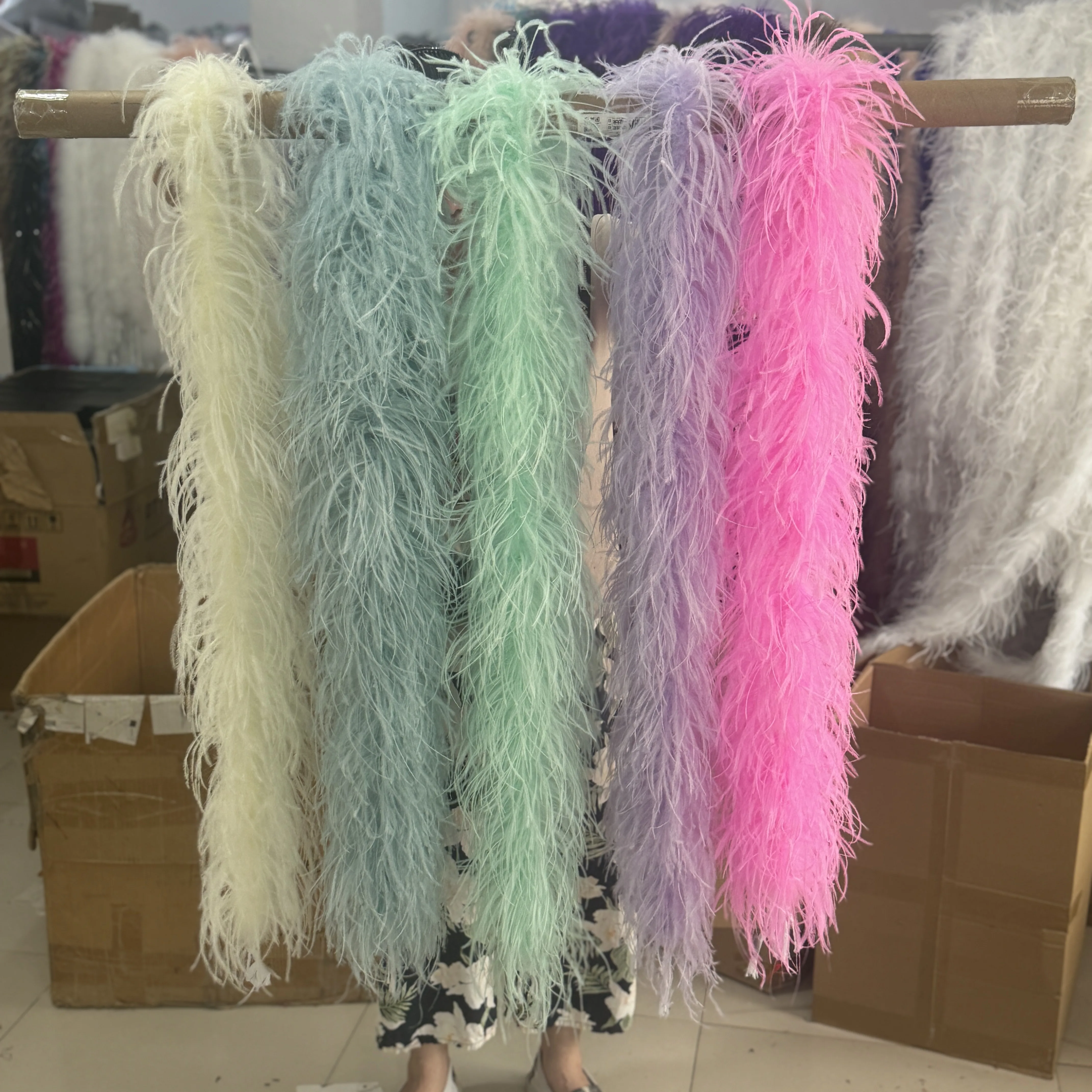 Wholesale Ostrich Feathers Boa 2Meters 10PLY Thick Ostrich Boa Fluffy Feather Trim for Clothing Wedding Dress Decor Plumas Shawl