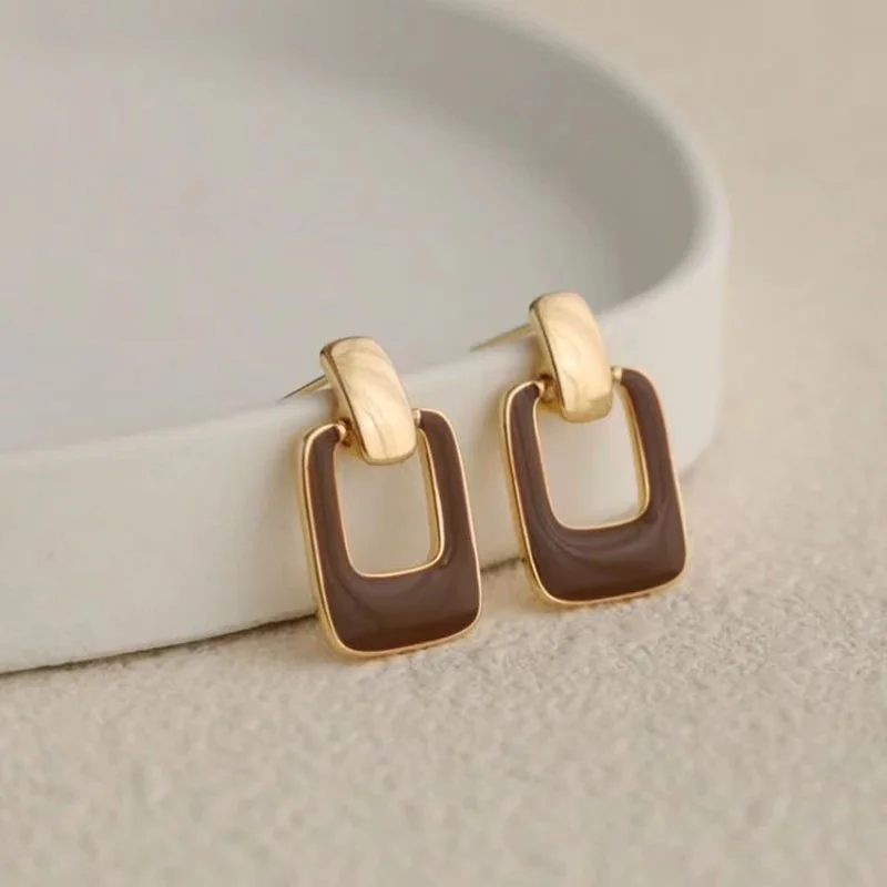 Retro Hollow Brown Square Dangle Earrings for Women Coffee Enamel Oil Geometric Metal Drop Earring Party Charm Jewelry