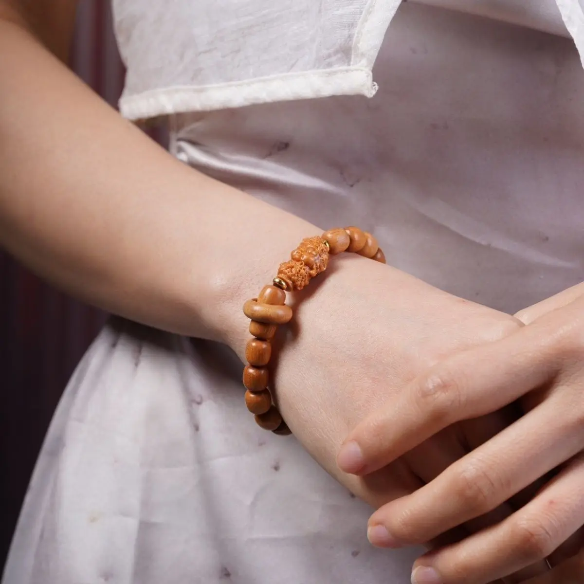 

Authentic Sandalwood Tara Bracelet Solid Wood Old Buddha Bead Single Circle Retro Men's and Women's Hand String Pi Xiu