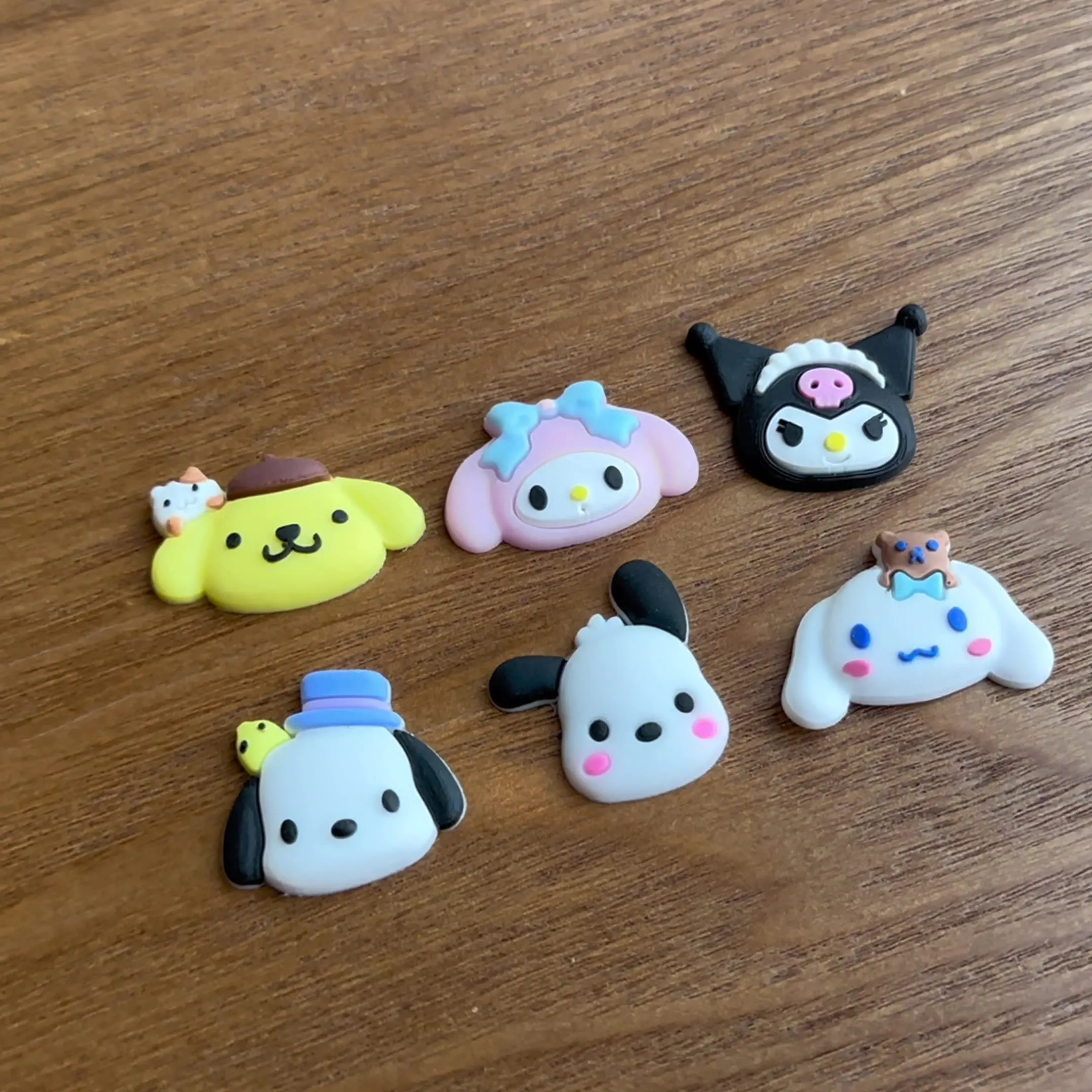 

Новые милые мини-обувь Sanrio из смолы с черным рисом, аксессуары, сандалии «сделай сам», садовая обувь, тапочки, украшения, праздничные подарки для вечеринок