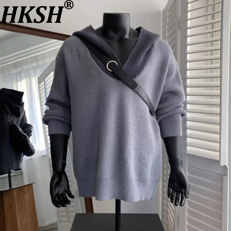

HKSH Spring Autumn New Men Tide Trendy Color-Contrast V-Neck Hooded Knit Sweater High Street Daily Spliced Chic Pullover HK16923