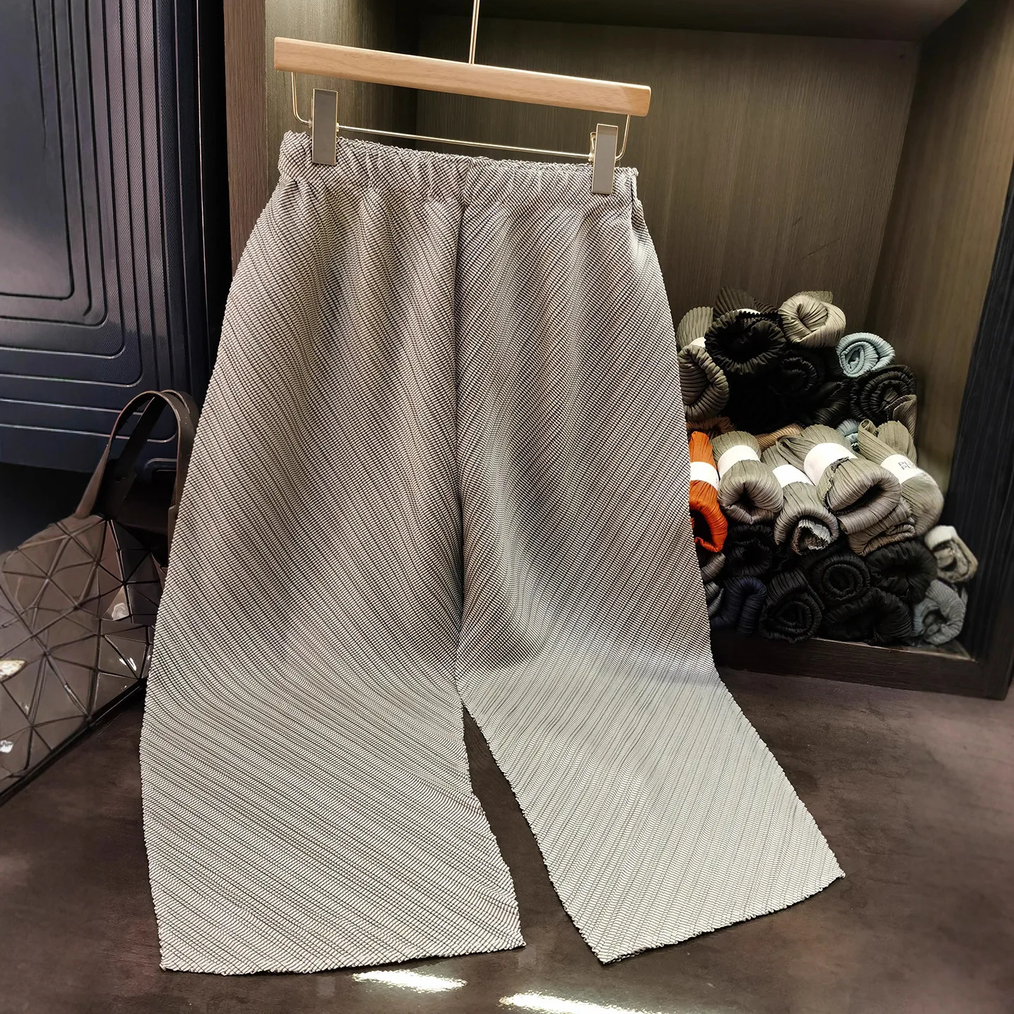 

Miyake Summer New Japanese High-waisted Wide-leg Pants Female Pleated Design Sense of Hundred Solid Color Casual Pants Female