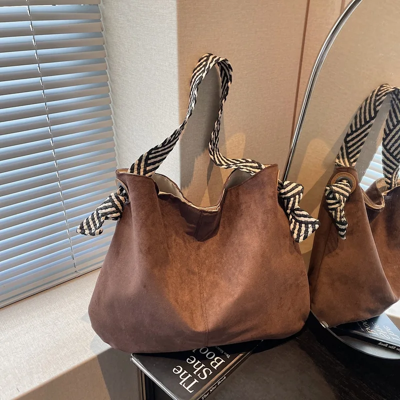 

Шикарная женская плюшевая сумка через плечо 2025, элегантный слинг с верхней ручкой, модная сумка с внутренними карманами для ежедневного использования и поездок на работу ​