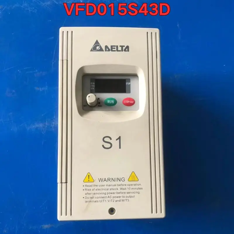 

Б/у инвертор VFD015S43D, тест функций является нормальным