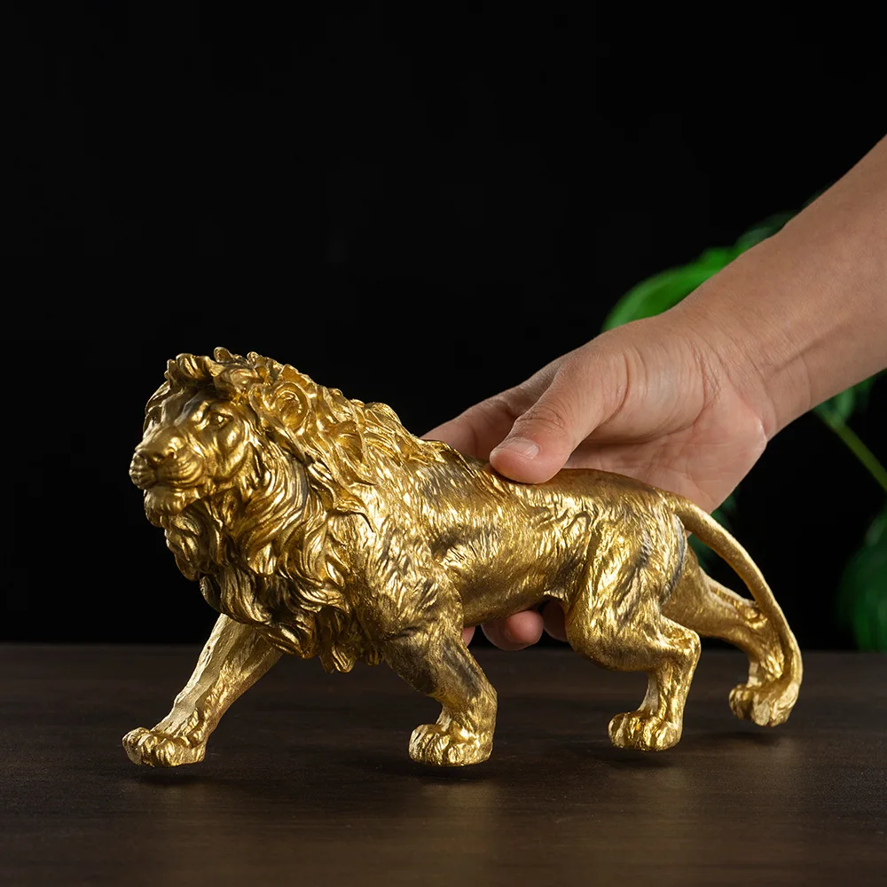 

European Style Lion Sculpture‌ – Handmade Resin Art, Majestic Tabletop Decor for Living Room & Office